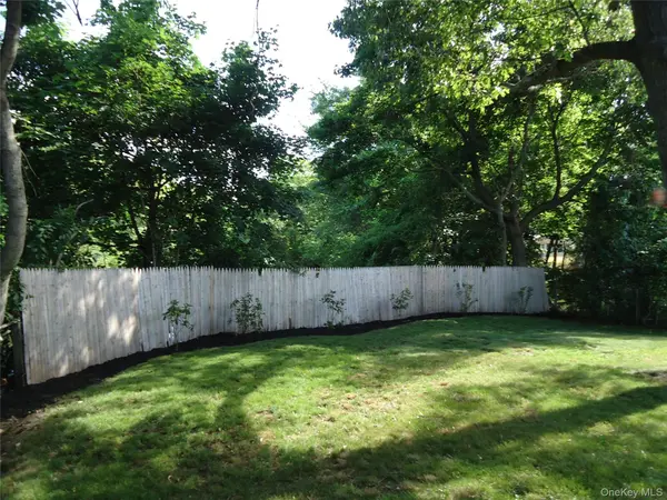 860 Flanders RD, Flanders, NY 11901