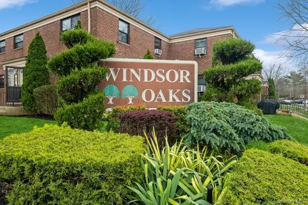 73-21 220th ST #139B2, Oakland Gardens, NY 11364