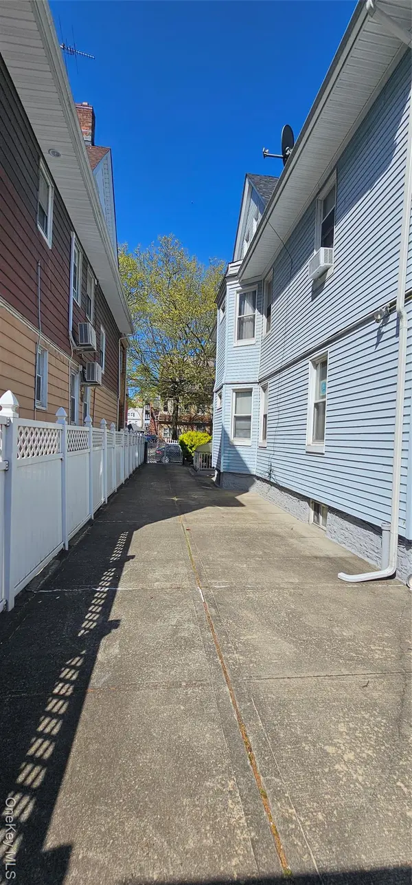 627 E 32nd ST, Brooklyn, NY 11210