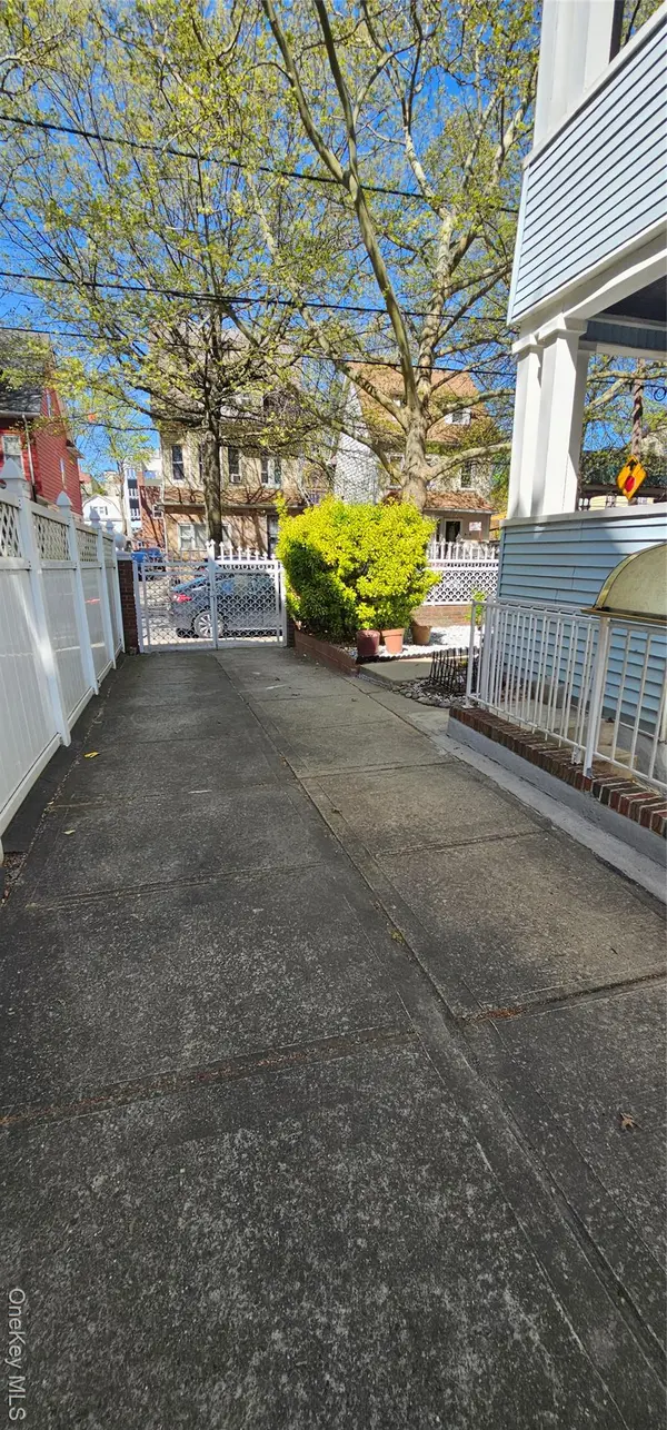 627 E 32nd ST, Brooklyn, NY 11210