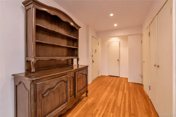30 Stoner AVE #3O, Great Neck, NY 11021