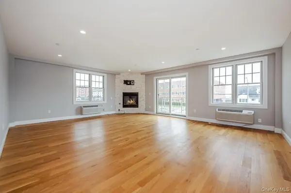 661 W Broadway #402, Long Beach, NY 11561