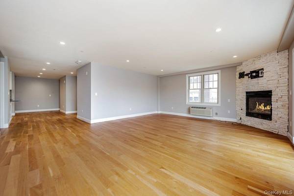 661 W Broadway #402, Long Beach, NY 11561