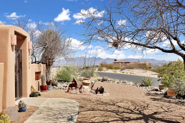 6740 Desert Blossom RD, Las Cruces, NM 88007