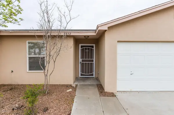 5852 Pecan LN, Las Cruces, NM 88011