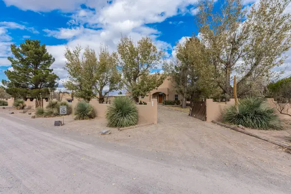 3999 Amistad DR, Mesilla Park, NM 88047