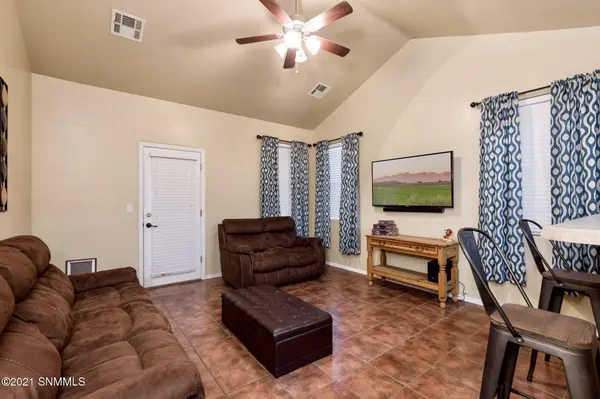 2827 La Union CT, Las Cruces, NM 88007