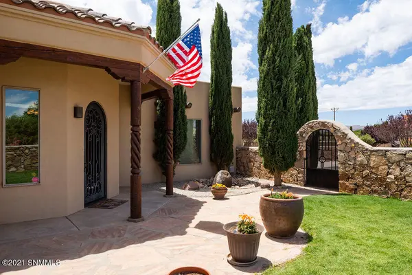 5549 Redfox RD, Las Cruces, NM 88007