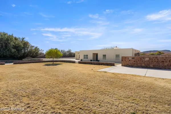 5211 Singer RD, Las Cruces, NM 88007