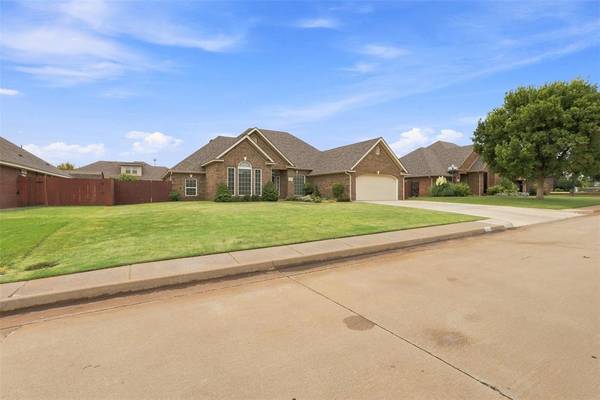 1604 Lakeview DR, Kingfisher, OK 73750