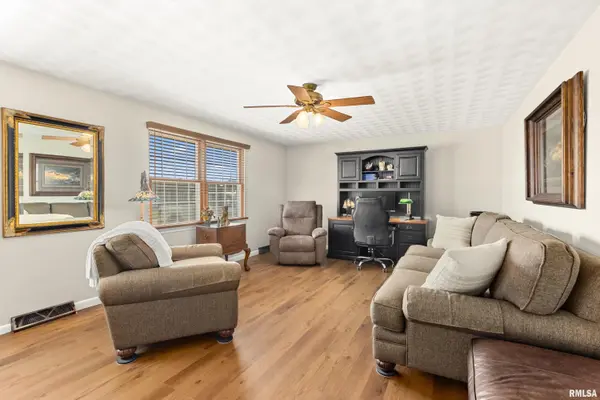 325 N OREGON AVE, Morton, IL 61550