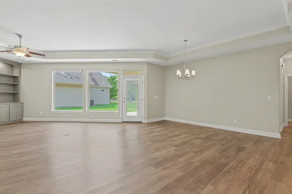 4923 N Prestwick Ave, Bel Aire, KS 67226
