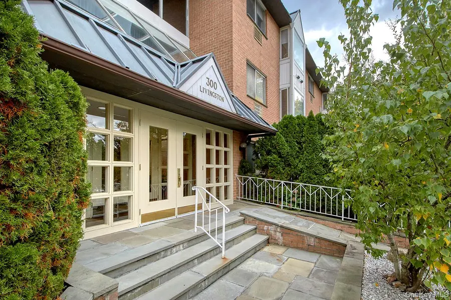300 Livingston AVE #2A, Mamaroneck, NY 10543