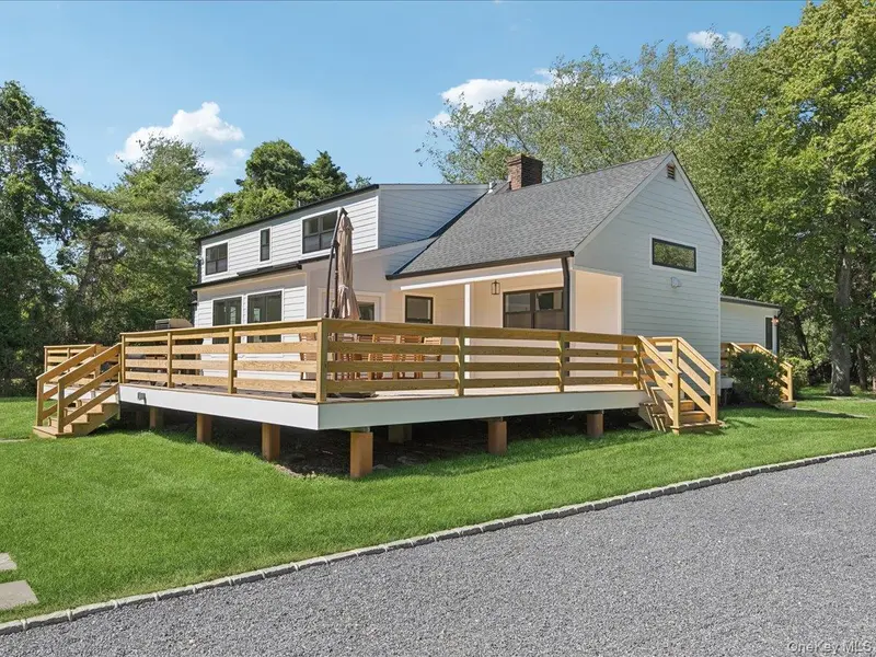 1579 N Sea RD, Southampton, NY 11968
