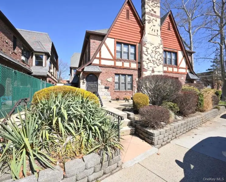 190-15 Crocheron AVE, Flushing, NY 11358