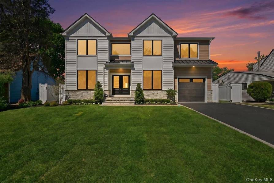 72 Cypress LN, Westbury, NY 11590