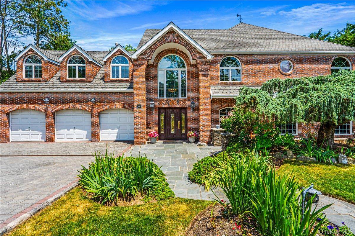 86 Dorchester DR, Manhasset, NY 11030