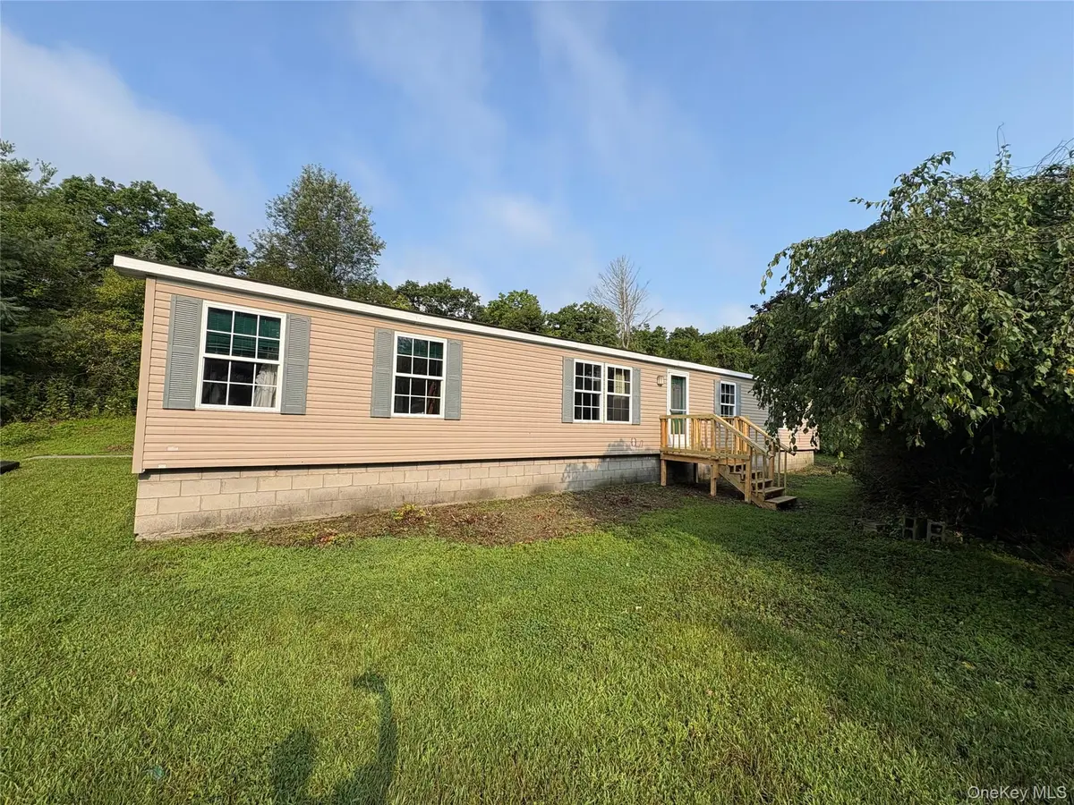 16 Ryan RD, Pine Plains, NY 12567