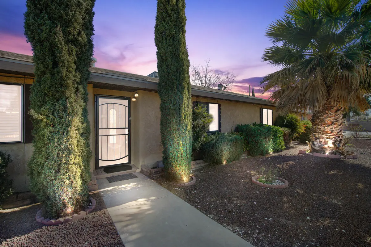 994 Eighth ST, Las Cruces, NM 88005