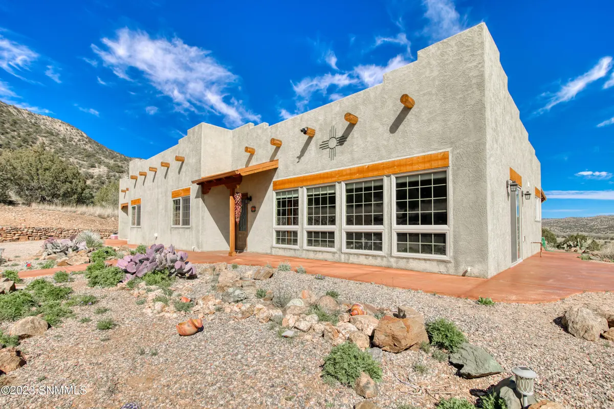 17 Pancho RD, Mimbres, NM 88049