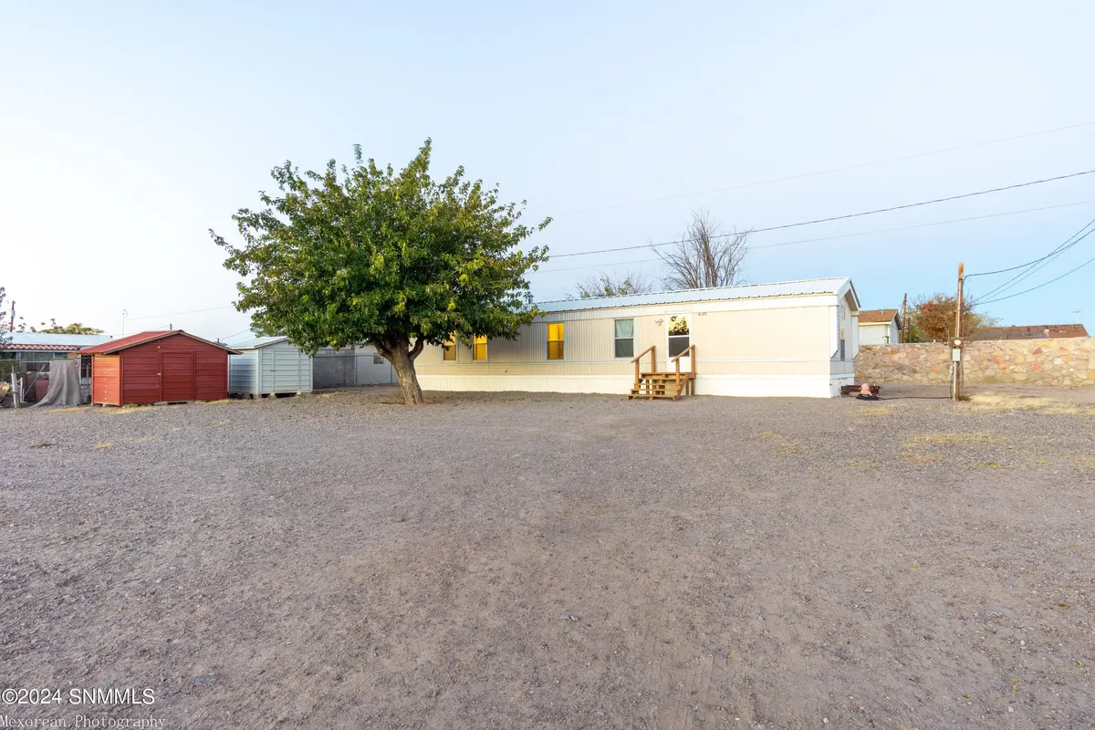 6120 Ledesma DR, Dona Ana, NM 88032