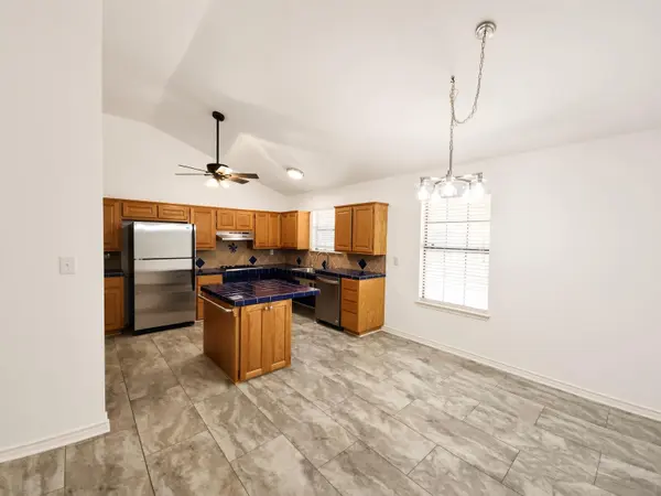 15 Las Flores DR, Wimberley, TX 78676