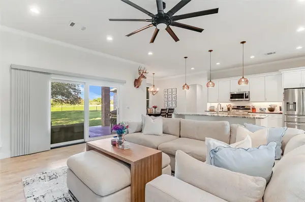 216 Enclave DR, Kingsland, TX 78639