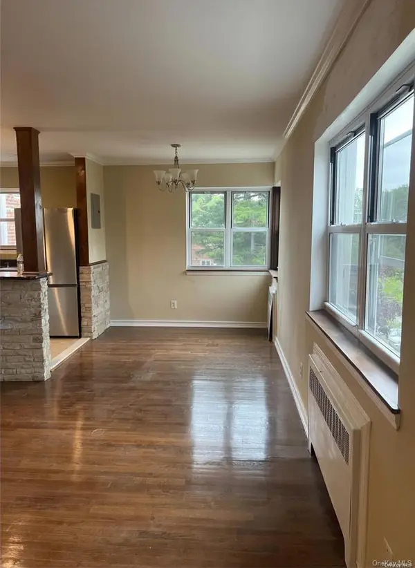 196-23 Dunton AVE #2B, Holliswood, NY 11423