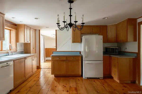 2327 Salt Point TPKE, Clinton Corners, NY 12514