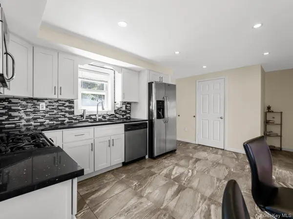 60 E Pine ST, Long Beach, NY 11561