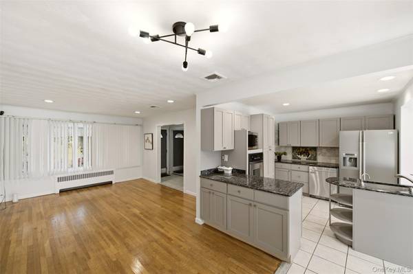 160 Clearmeadow DR, East Meadow, NY 11554