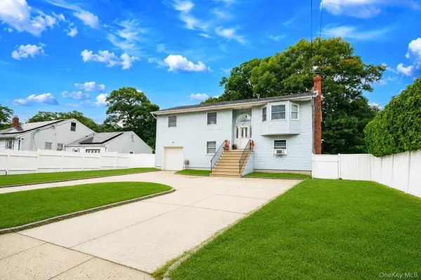 107 Cedar Oaks AVE, Farmingville, NY 11738