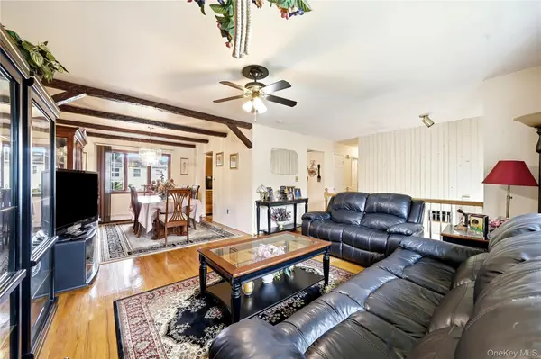 42 Harvard ST, Islip, NY 11751