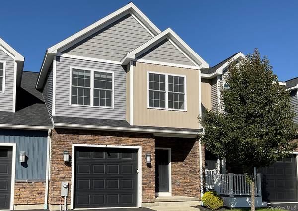 38 Stacey WAY, Troy, NY 12180