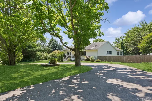 6205 Alvahs LN, Cutchogue, NY 11935