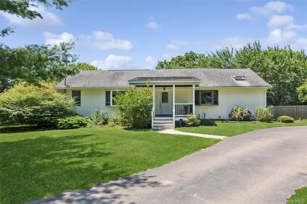6205 Alvahs LN, Cutchogue, NY 11935