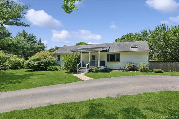 6205 Alvahs LN, Cutchogue, NY 11935