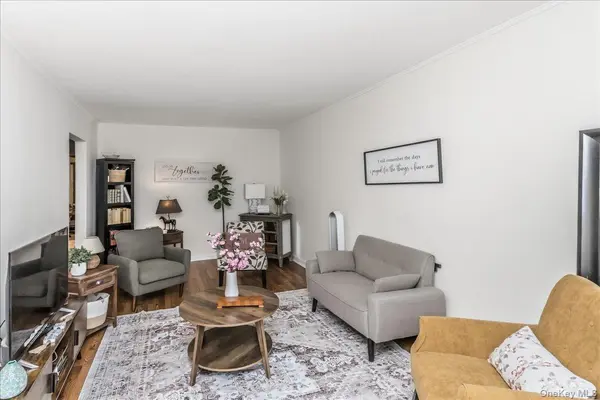 73-21 Cook AVE, Middle Village, NY 11379