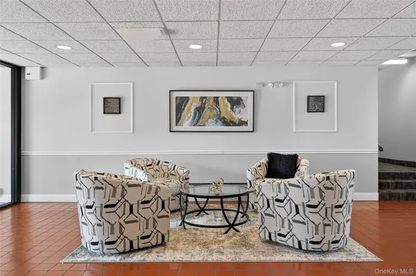 175 Maple AVE #3G, Westbury, NY 11590