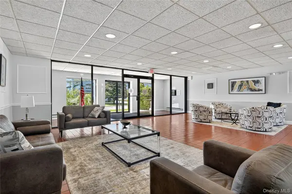175 Maple AVE #3G, Westbury, NY 11590