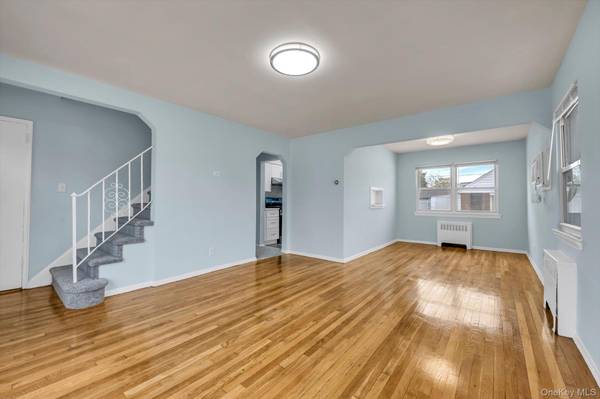 382 Old Country RD, Mineola, NY 11501