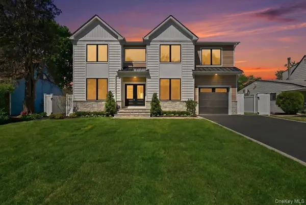 72 Cypress LN, Westbury, NY 11590