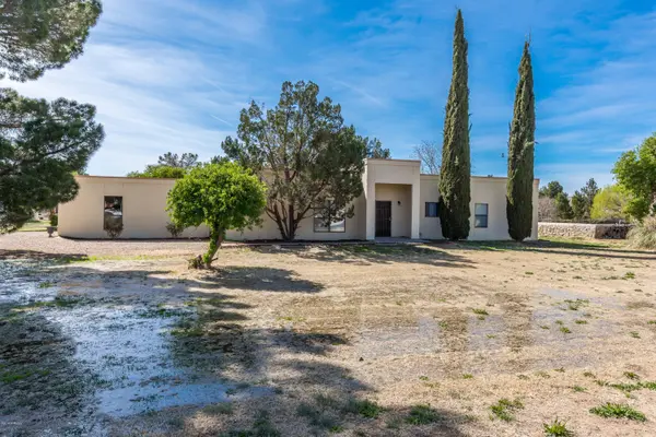 80 Horseshoe CIR, Las Cruces, NM 88007