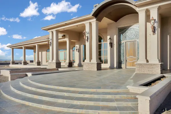 725 Uvas Springs RD, Hatch, NM 87937