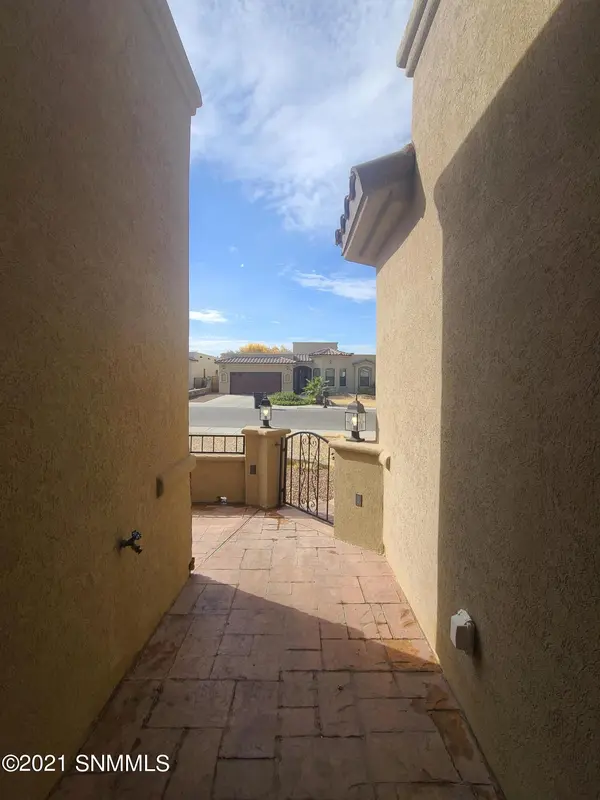 124 Apache Brave ST, Santa Teresa, NM 88008
