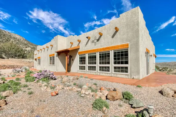 17 Pancho RD, Mimbres, NM 88049