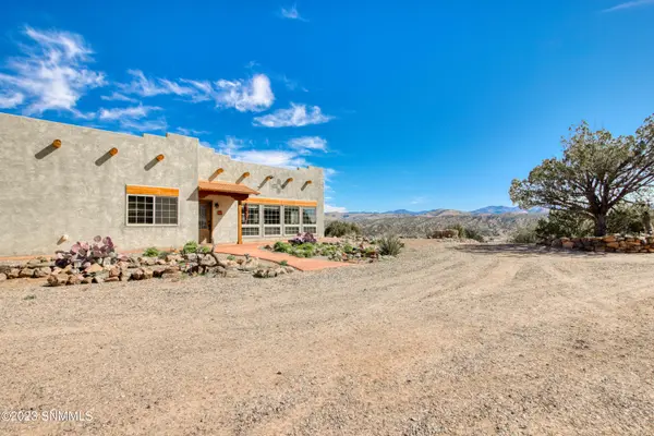 17 Pancho RD, Mimbres, NM 88049
