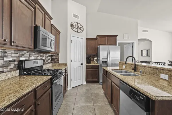 5837 Laurensito ST, Santa Teresa, NM 88008