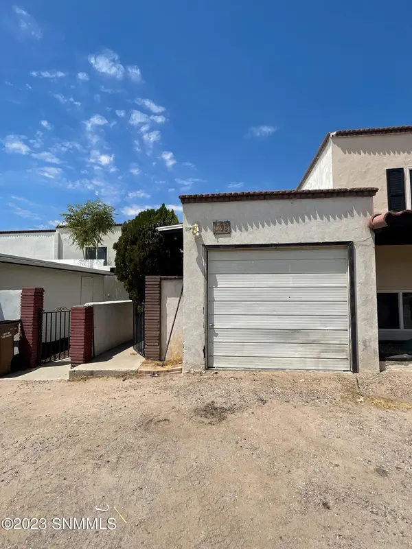 1238 S Triviz DR, Las Cruces, NM 88001