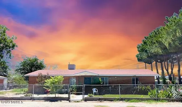 5845 Garcia DR, Dona Ana, NM 88007